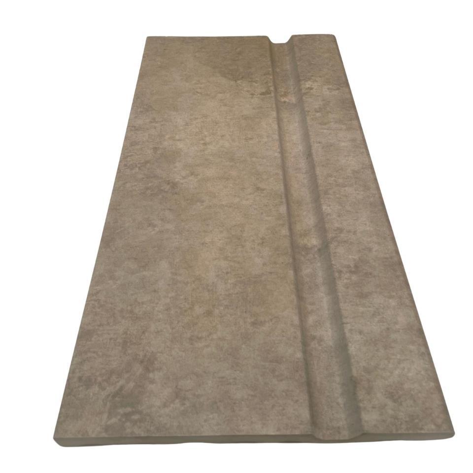 62 5X31 PELDAÑO BEIGE CON RANURA ANTIDESLIZANTE