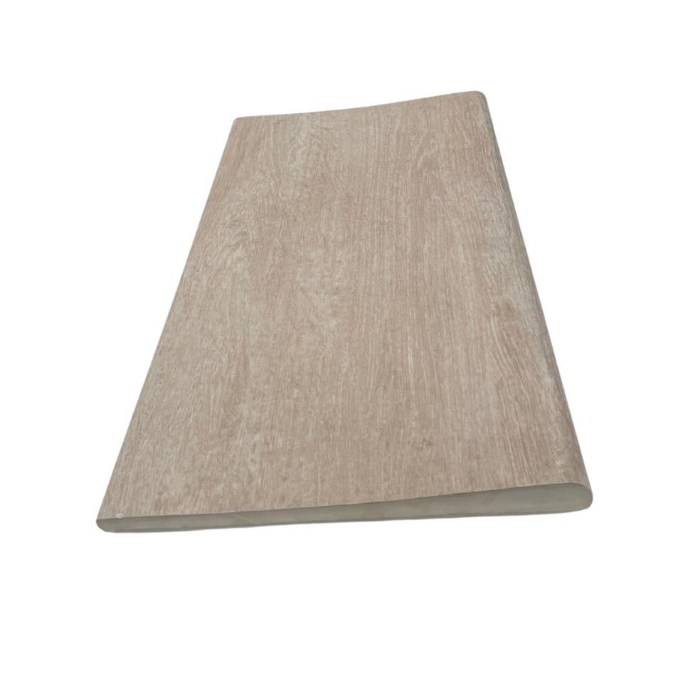 62 5X31 PELDAÑO CURVO MADERA CREMA ANTISLIP