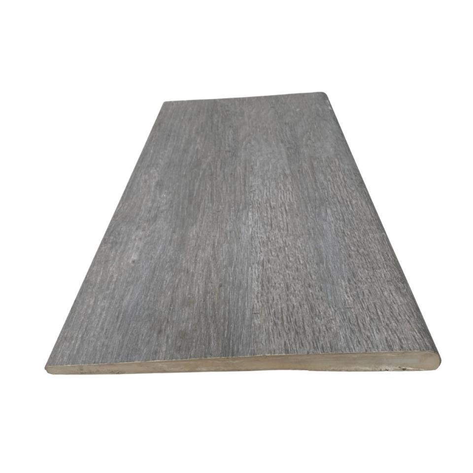 62 5X31 PELDAÑO CURVO MADERA GRIS ANTISLIP