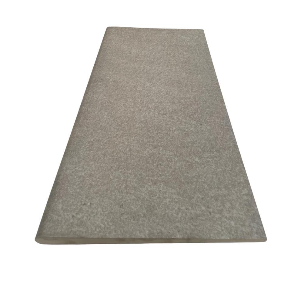 65X31 PELDAÑO CURVO GRIS ANTISLIP